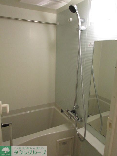 バス・シャワールーム　Eタイプ2016年7月撮影 同タイプ805号室の写真です。