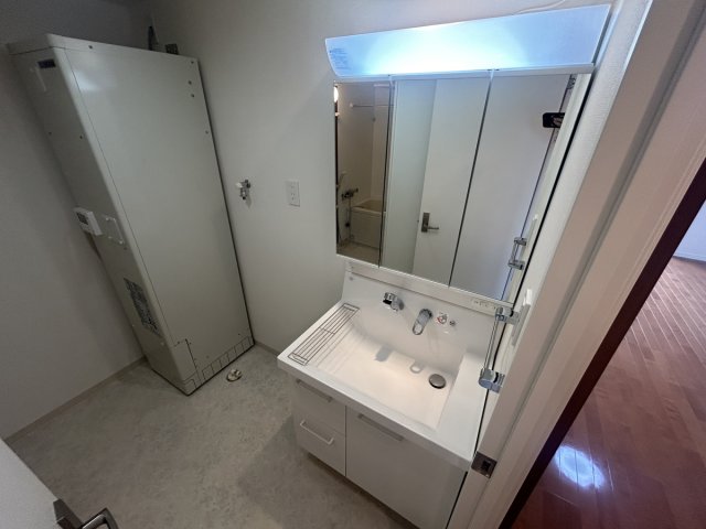 洗面設備　独立洗面台です！（同仕様のお部屋のお写真です）