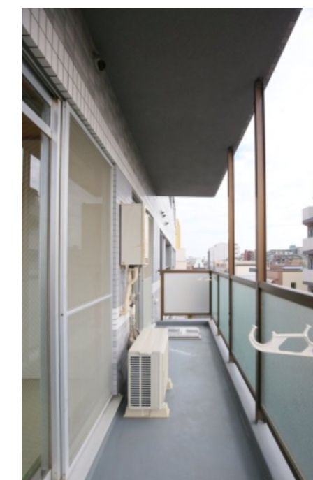 バルコニー　開放的で明るい空間を演出してくれるバルコニーです