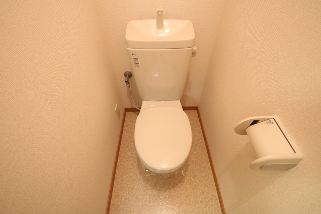 トイレ　※別室の参考写真の為、現況優先です。