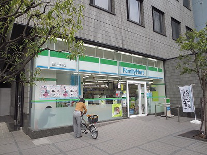 コンビニ　ファミリーマート 三田一丁目店（コンビニ）まで131m