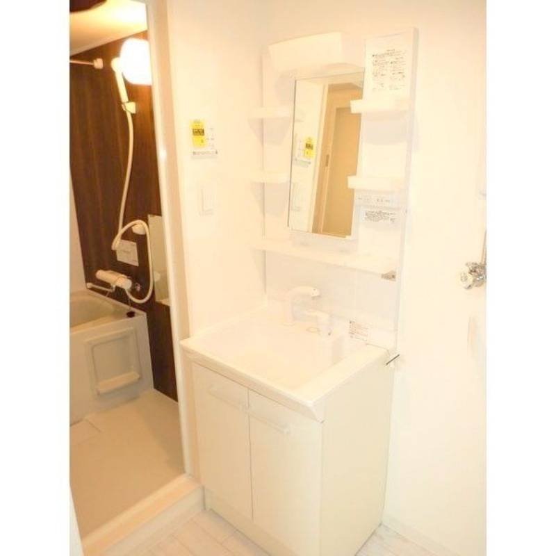 洗面設備　便利な洗面台付きでございます！