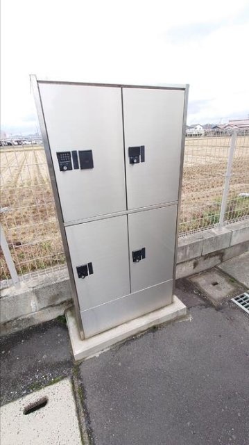 エントランス　宅配ボックス