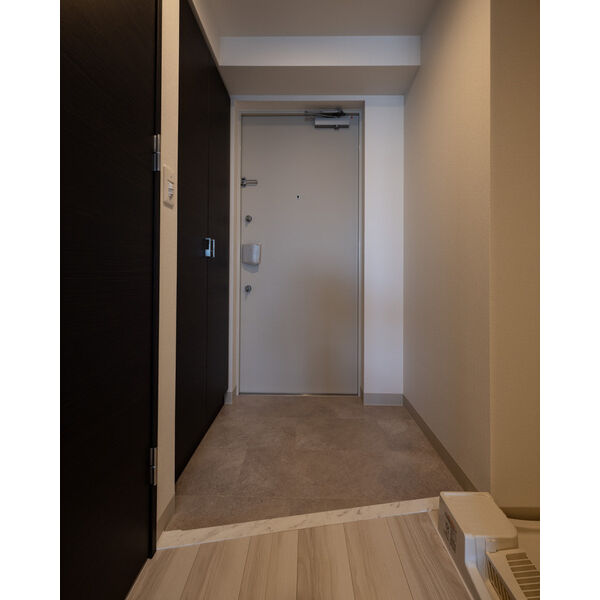 玄関　※写真は別室の参考です。現況優先