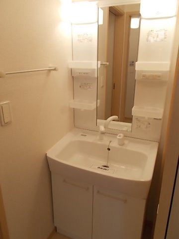 洗面設備　独立洗面台です