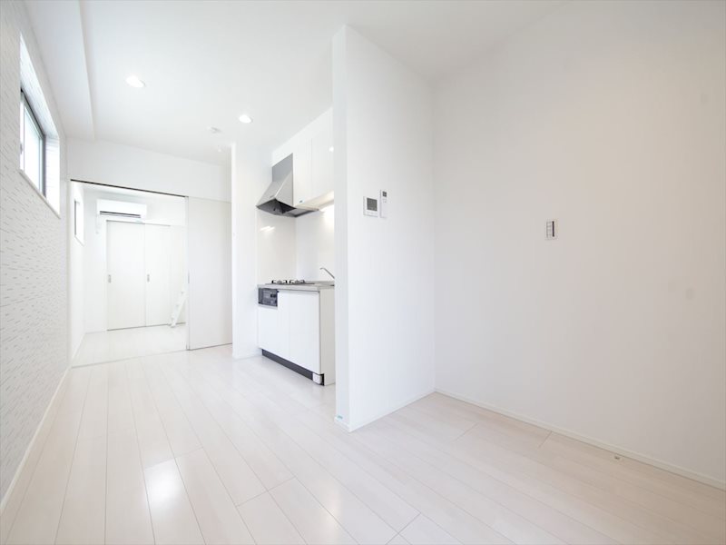 居室・リビング　ＬＤＫ9.6帖　エアコン　バルコニーに面しています　同型写真