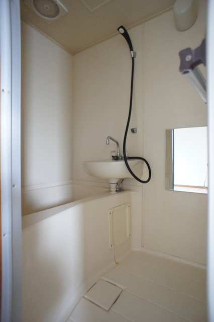 バス・シャワールーム　使いやすい☆洗面ボールと一体型のバスルームです♪