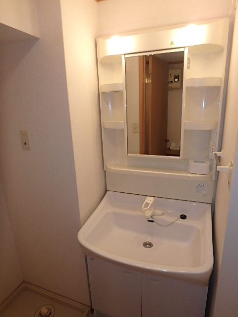 洗面設備　朝も夜も使いますよね…独立洗面台。