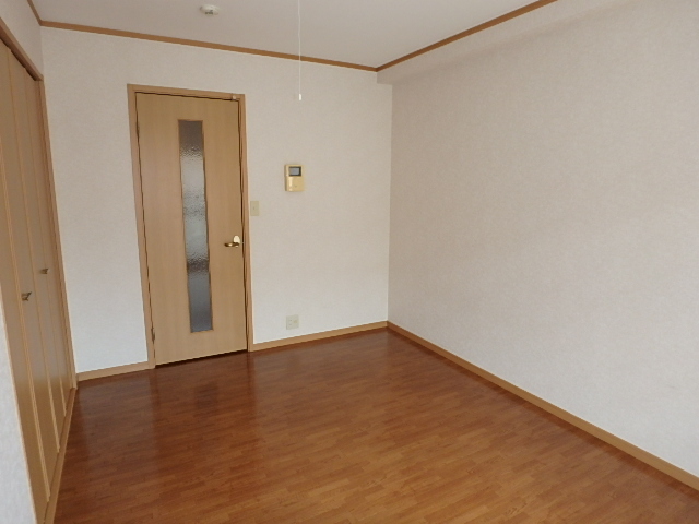 居室・リビング　綺麗なフローリングのお部屋です。