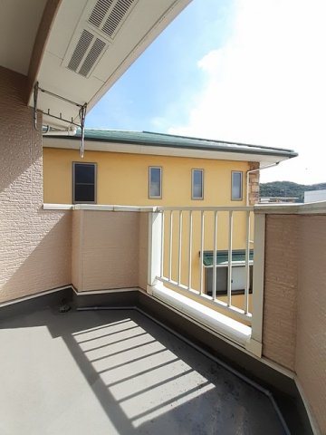 バルコニー　バルコニーからの眺めを楽しみながら食事をしませんか