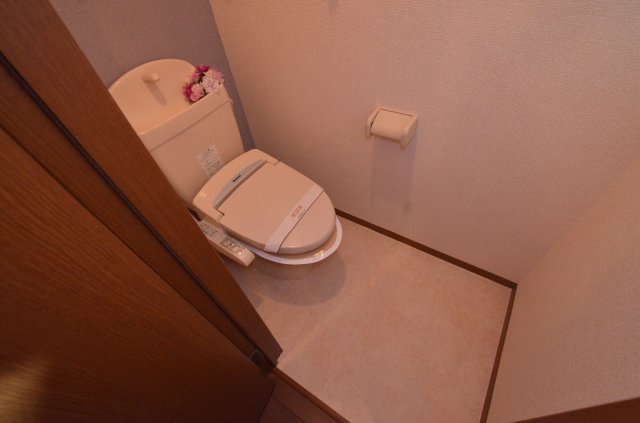 トイレ　温水洗浄便座機能付き♪