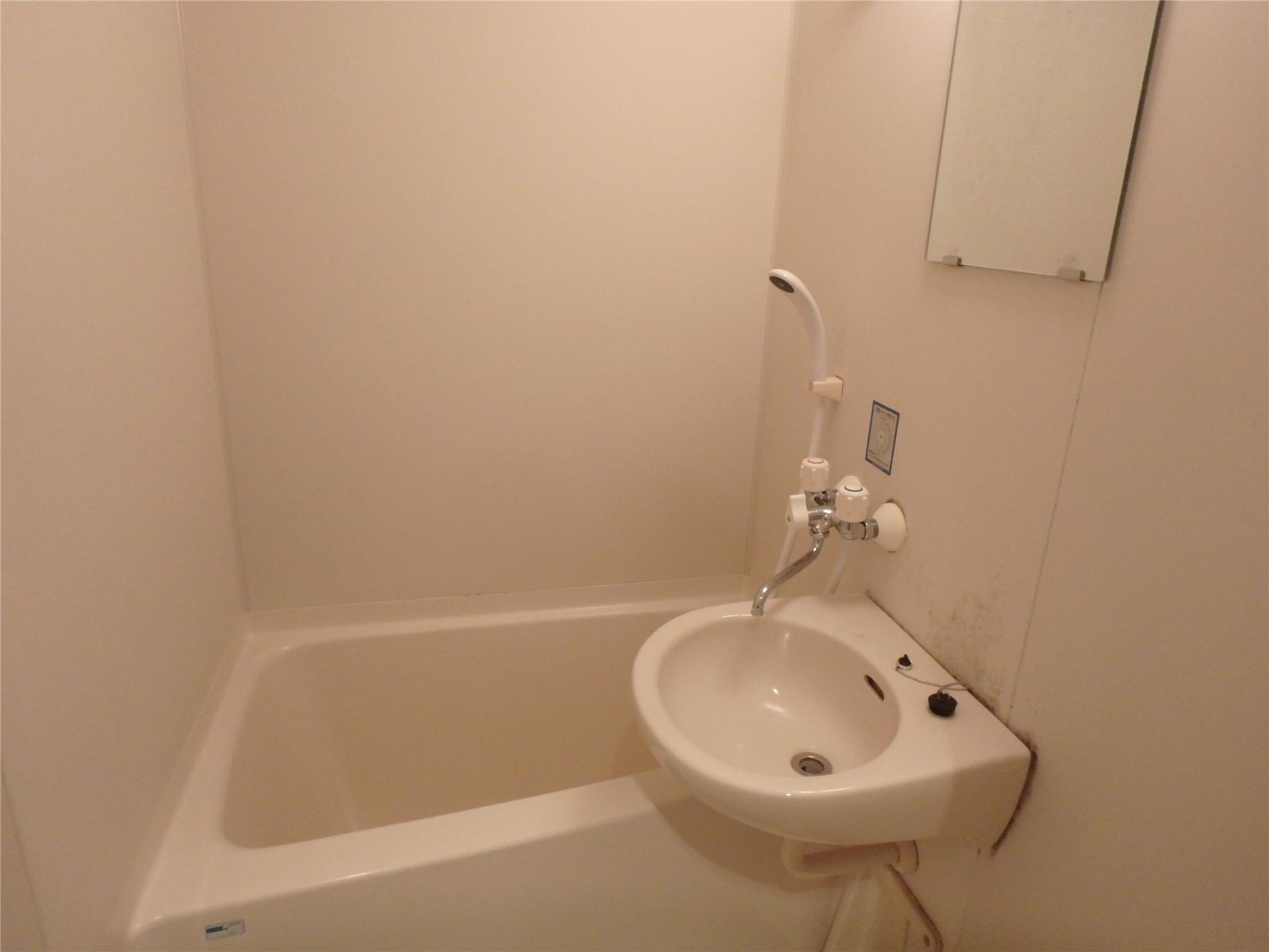 バス・シャワールーム　シャワー付きのお風呂です