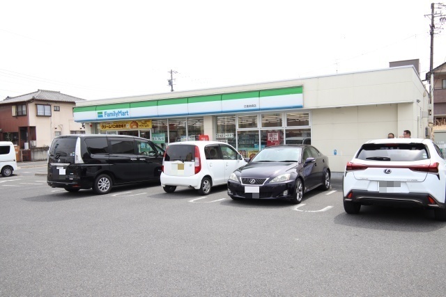 コンビニ　ファミリーマート　日進岩崎店（コンビニ）まで300m