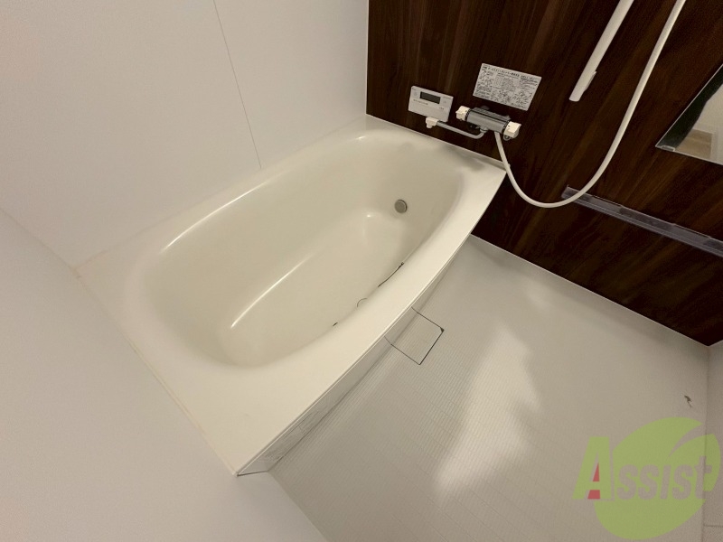 バス・シャワールーム　お風呂になります。一日の疲れを癒してくださいね。