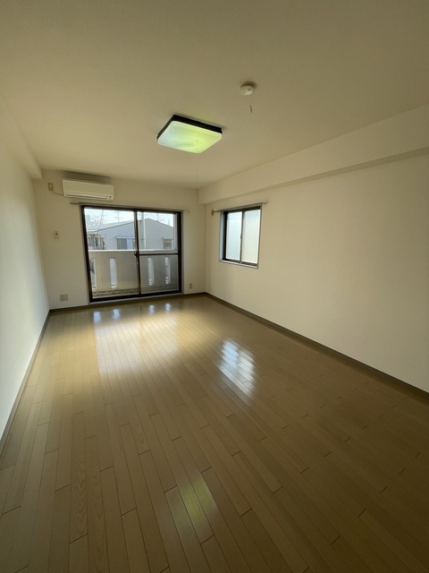 居室・リビング　※２０２３年１１月撮影