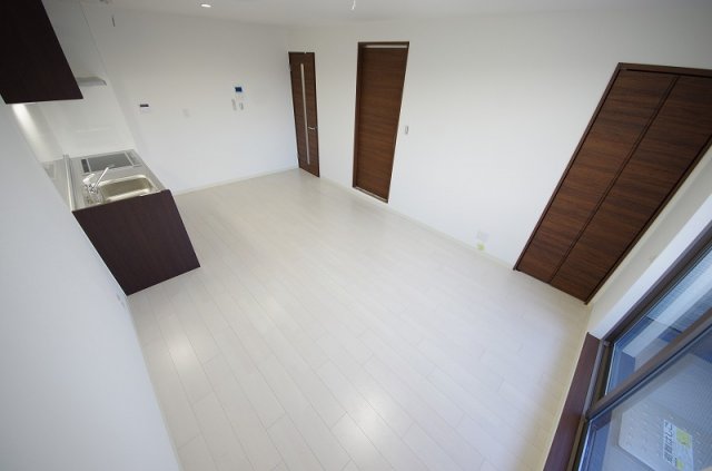 その他部屋・スペース　開放的な寝室です