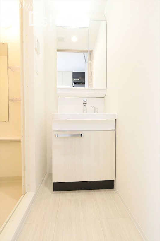 洗面設備　同仕様内装