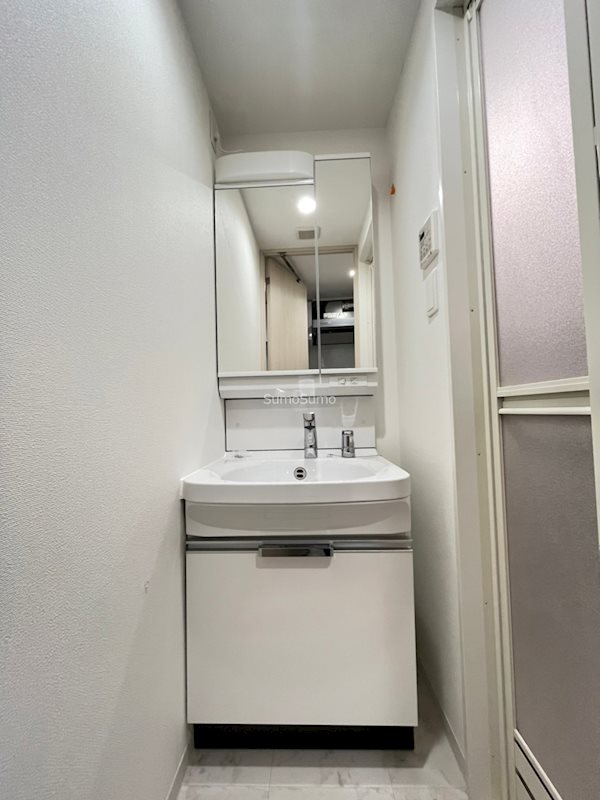 洗面設備　コンパクトで使いやすい洗面所