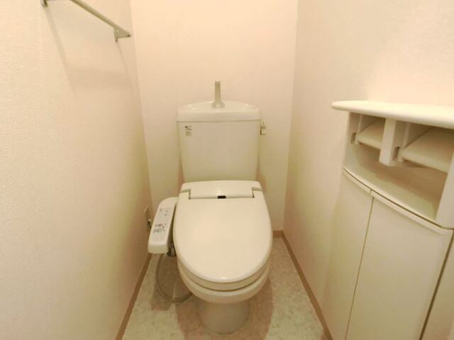 トイレ　温水洗浄暖房便座のトイレ