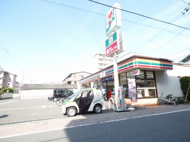 コンビニ　セブンイレブン（コンビニ）まで290m