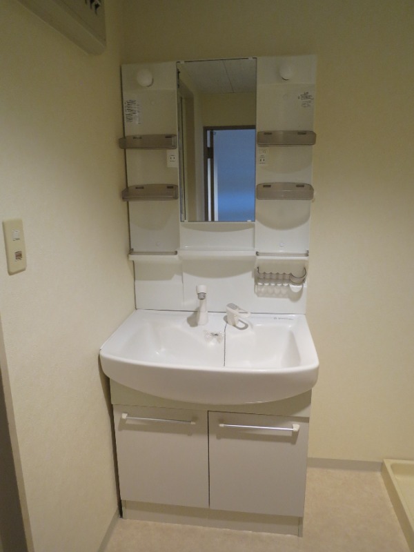 洗面設備　朝の支度にいかがでしょうか。