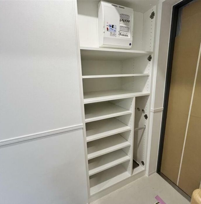 玄関　家具家電付きのお部屋です