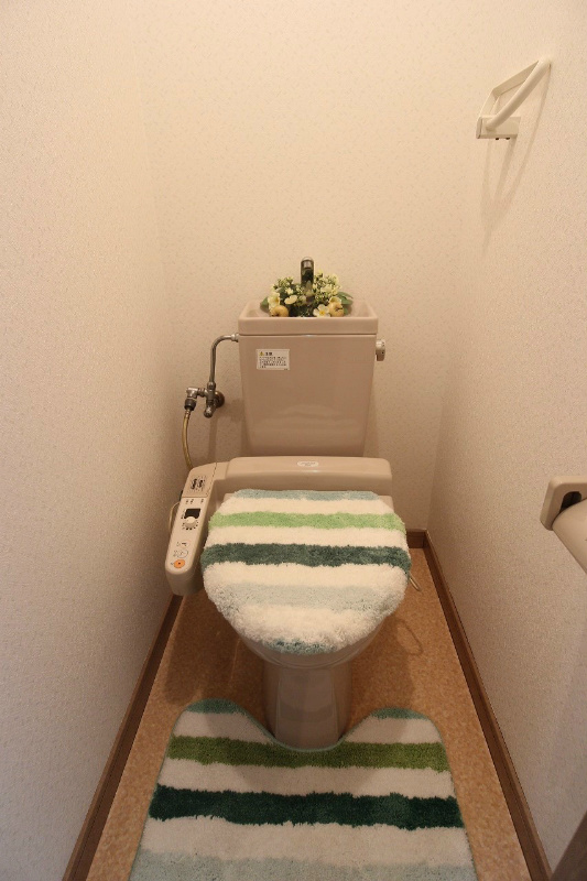 トイレ　同じ物件の別のお部屋です。