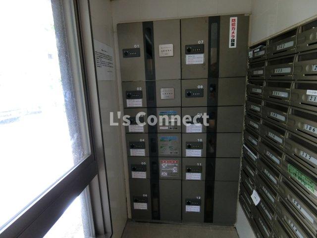 その他共有部分　宅配ＢＯＸ付きでいつでも荷物を受け取れます。