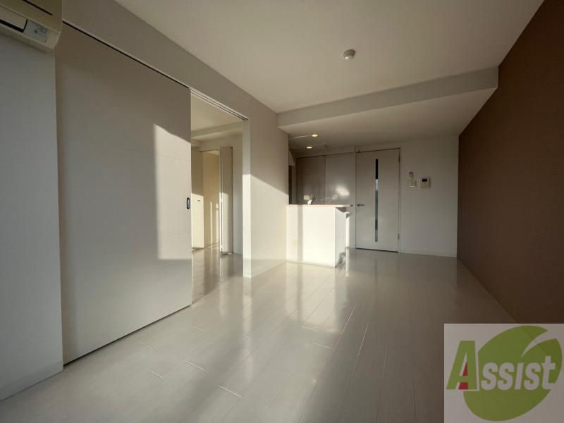 居室・リビング　広くてキレイなお部屋が広がっていて、充実した生活が送れそう。