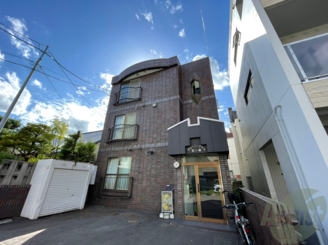 建物外観　札幌市中央区北三条西「グリーングラス宮の森」