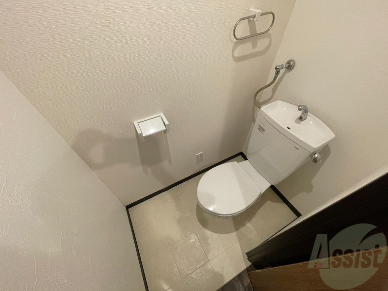 トイレ　こちらはトイレです。清潔感があり、安心して使用できます。