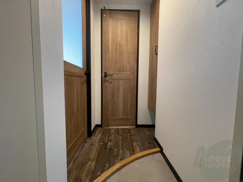 玄関　玄関の様子です。明るい印象ですね。気分もあがりそう。