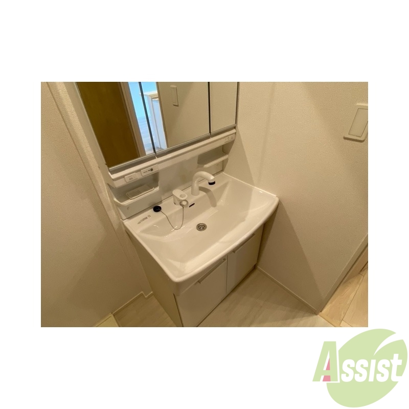 洗面設備　毎日の身だしなみはこちらで、洗面化粧台です