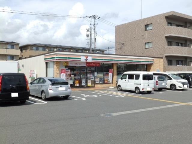 コンビニ　セブンイレブン（コンビニ）まで651m
