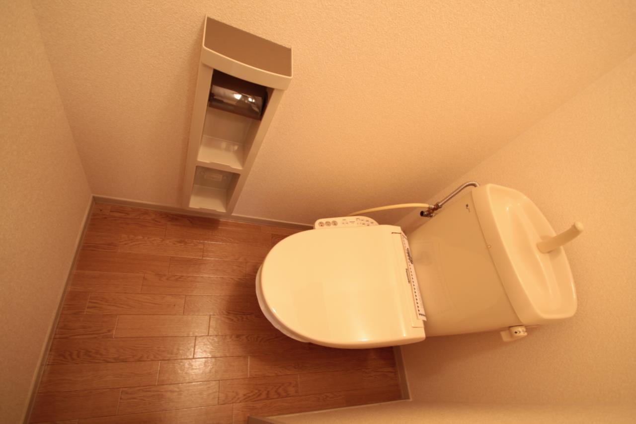 トイレ　温水洗浄便座付き！！