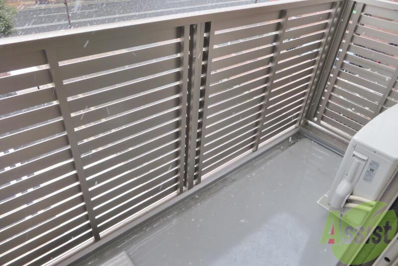 バルコニー　まー、普通な感じですね。コメントが難しいです。スイマセン