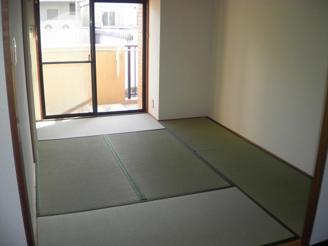 キッチン　落ち着く和室もありますよ!!