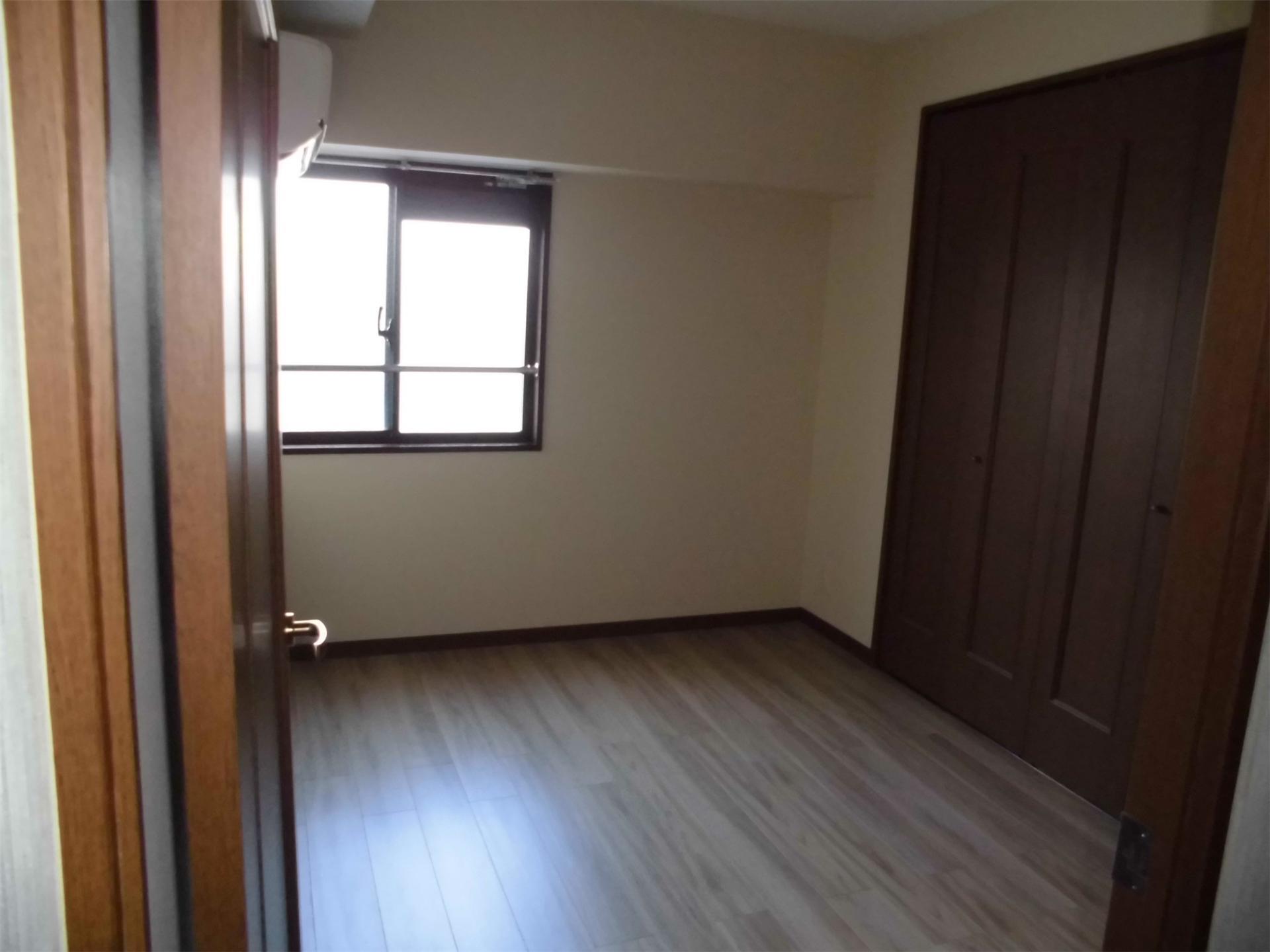 バス・シャワールーム　洋室も明るいですよ♪