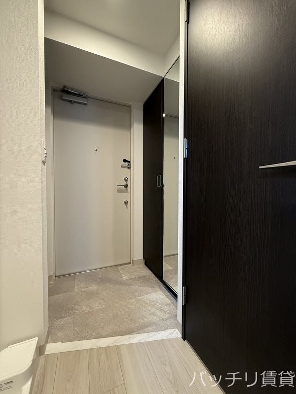 玄関　同型シリーズの為現況優先致します