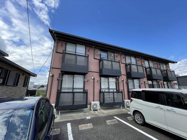 建物外観　赤レンガ調です