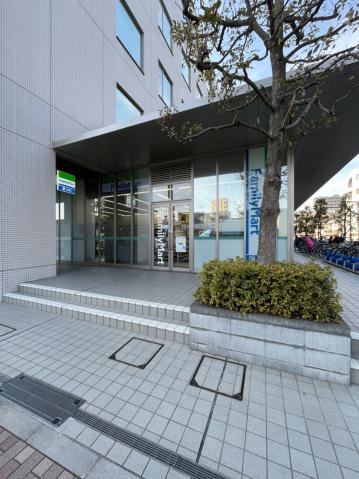 コンビニ　ファミリーマート東武鉄道本社店（コンビニ）まで655m