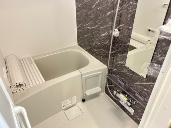 バス・シャワールーム　便利な追焚機能、浴室乾燥機付き