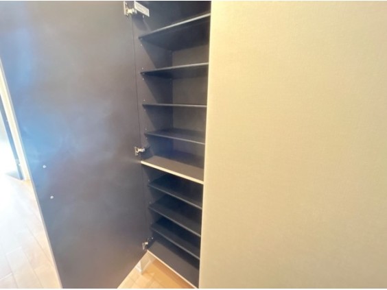 玄関　シューズボックスあります