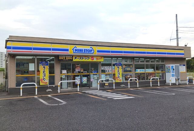 コンビニ　ミニストップ（コンビニ）まで700m