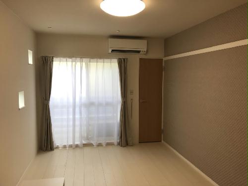 居室・リビング　室内干しもできるお部屋です