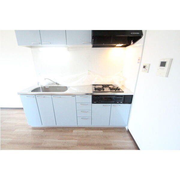 キッチン　収納豊富なシステムキッチンです♪