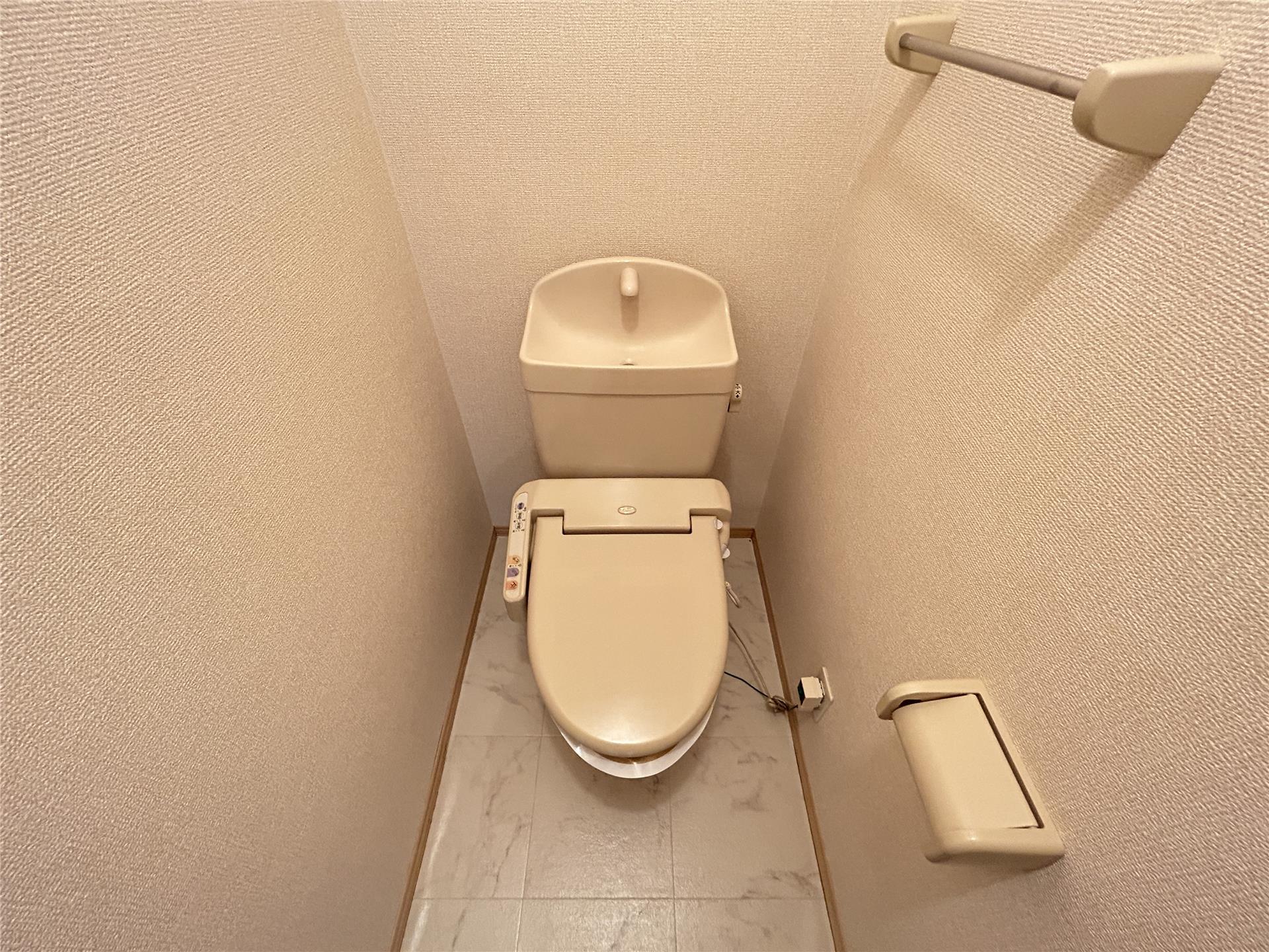 トイレ　温水洗浄暖房便座付トイレ