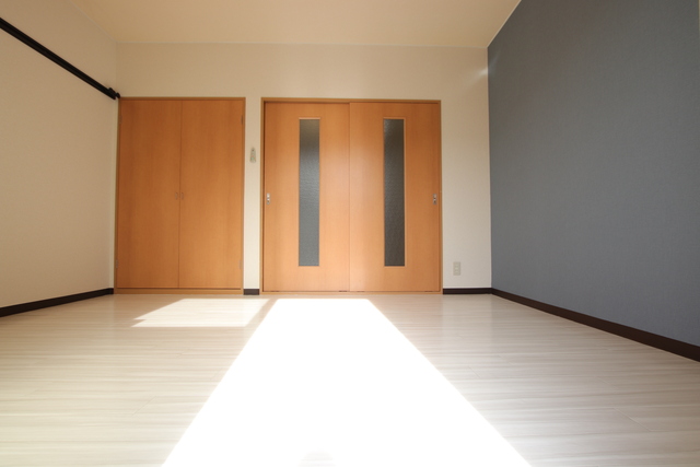 その他部屋・スペース　※別室参考写真※前面が駐車場のため、日当たり良好です