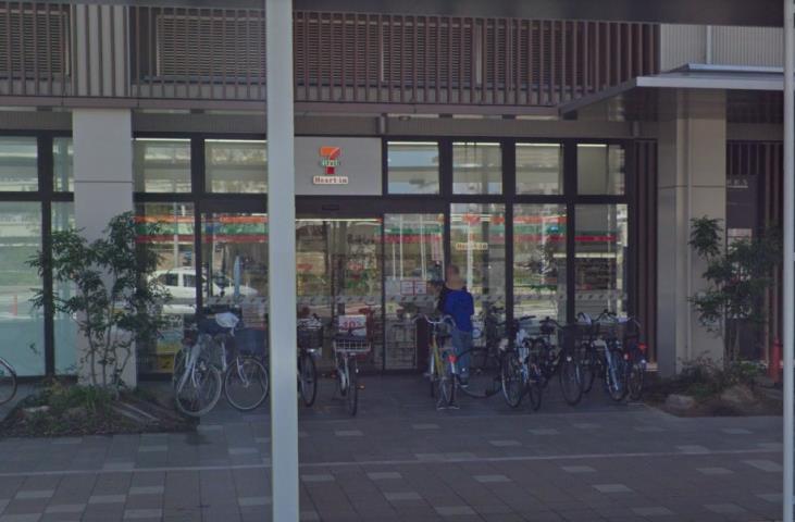 コンビニ　セブンイレブン（コンビニ）まで615m