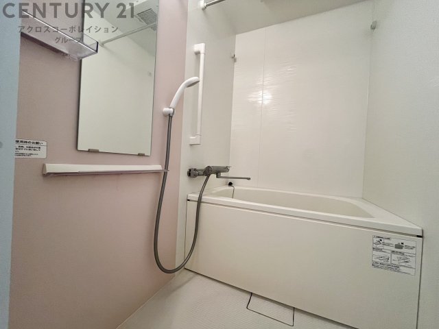 バス・シャワールーム　シンプルで機能的なユニットバス！